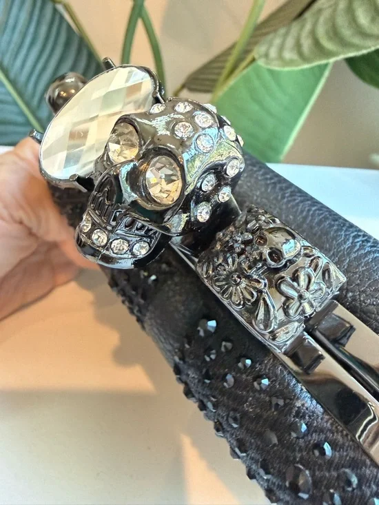 Knuckle Clutch Bag - Picture 6 of 9